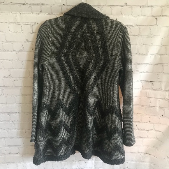 🌟🌟WOMEN’S SWEATER🌟🌟 - Picture 3 of 4